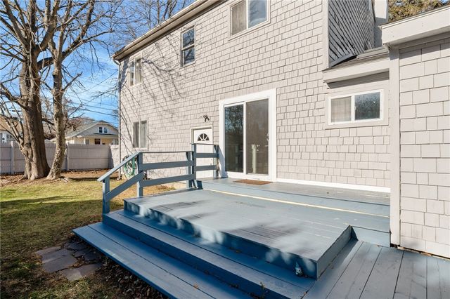16 Courtway Street, Narragansett, RI 02882