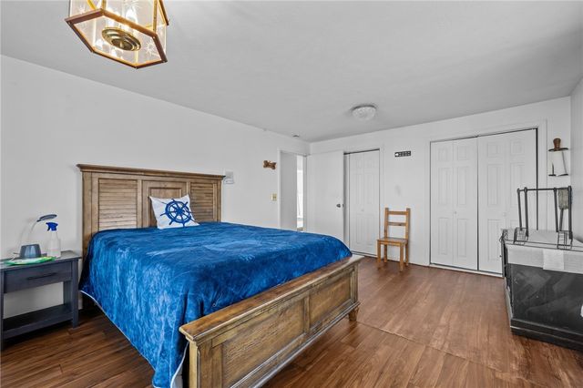 16 Courtway Street, Narragansett, RI 02882