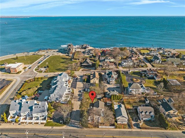 16 Courtway Street, Narragansett, RI 02882