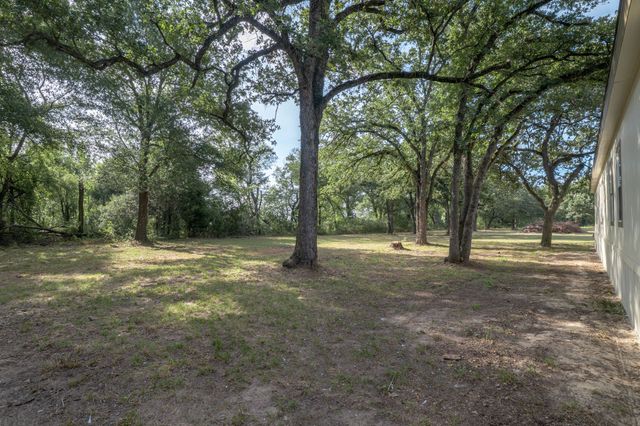 151 Private Road 958, Kirvin, TX 75859