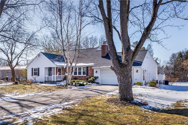 4 Old Orchard Lane, Orchard Park, NY 14127