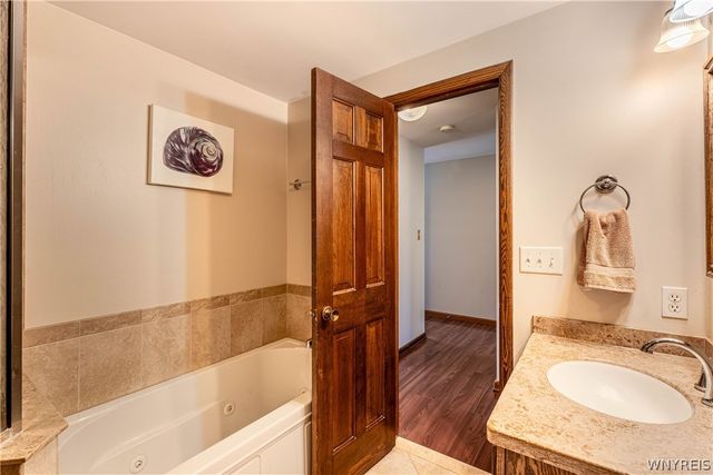 4 Old Orchard Lane, Orchard Park, NY 14127