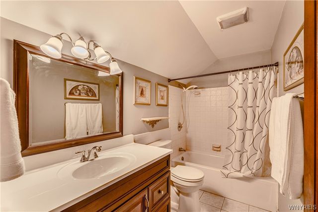 4 Old Orchard Lane, Orchard Park, NY 14127