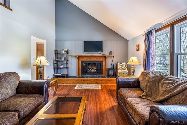 4 Old Orchard Lane, Orchard Park, NY 14127