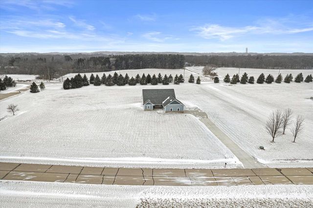 W399S10935 Connor DRIVE, Eagle, WI 53119