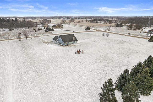 W399S10935 Connor DRIVE, Eagle, WI 53119