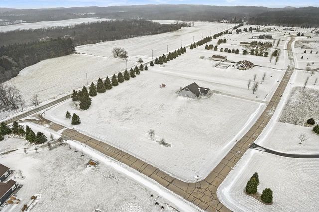 W399S10935 Connor DRIVE, Eagle, WI 53119