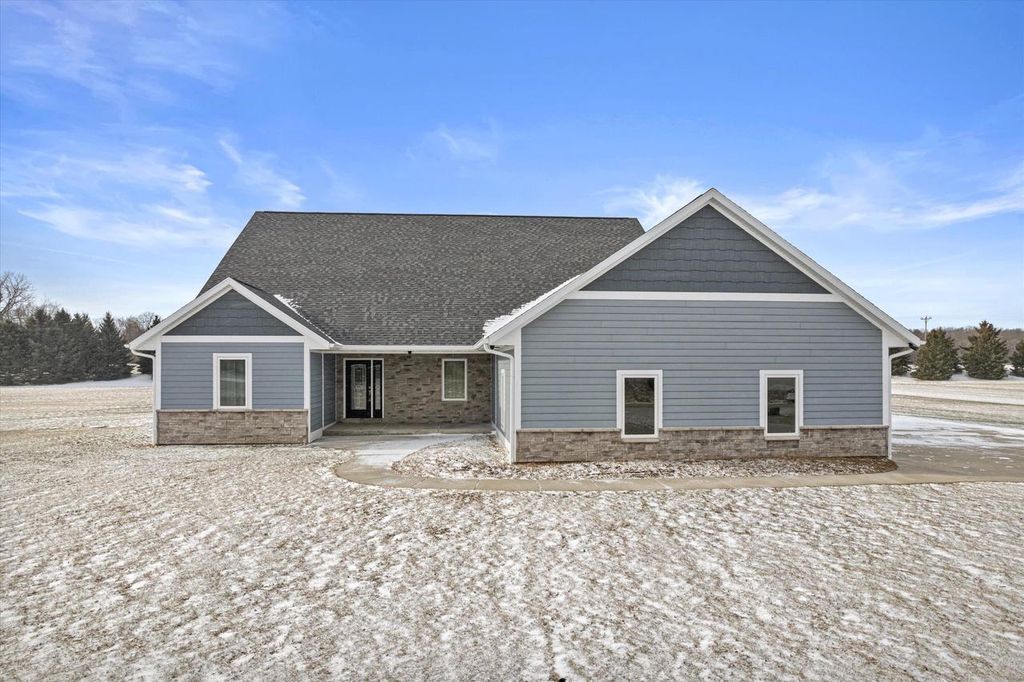 W399S10935 Connor DRIVE, Eagle, WI 53119