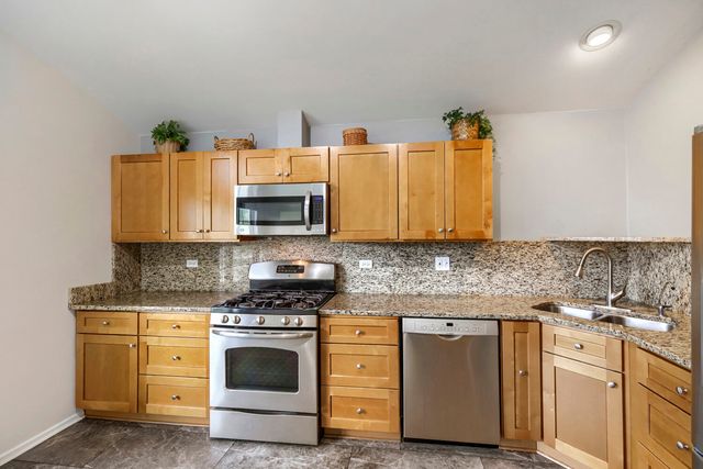 1619 Camberley Court 2, Bartlett, IL 60103