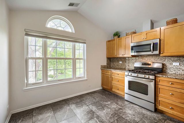 1619 Camberley Court 2, Bartlett, IL 60103