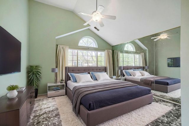 1619 Camberley Court 2, Bartlett, IL 60103