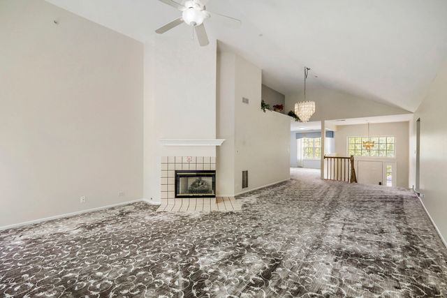 1619 Camberley Court 2, Bartlett, IL 60103