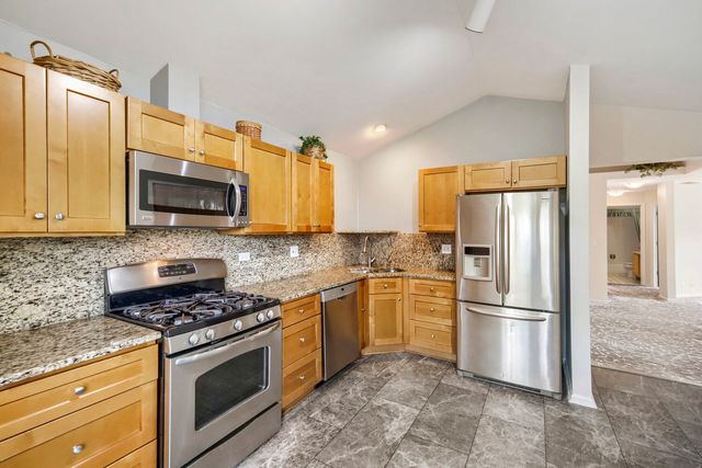 1619 Camberley Court 2, Bartlett, IL 60103