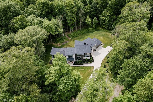8070 Tulip Lane, Chagrin Falls, OH 44023