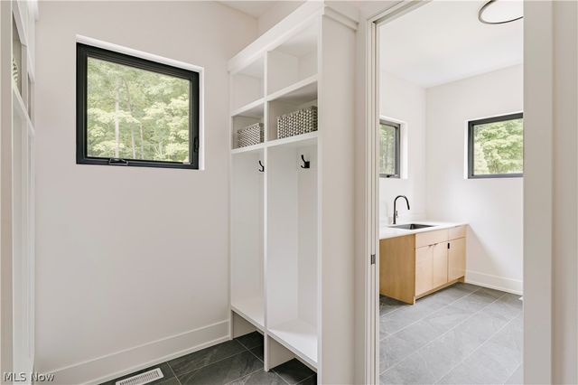 8070 Tulip Lane, Chagrin Falls, OH 44023