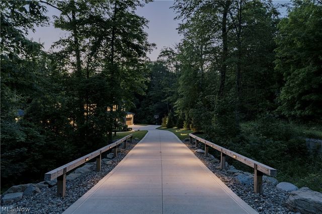 8070 Tulip Lane, Chagrin Falls, OH 44023