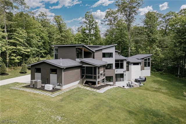 8070 Tulip Lane, Chagrin Falls, OH 44023