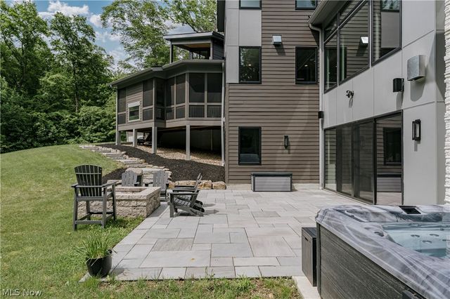 8070 Tulip Lane, Chagrin Falls, OH 44023