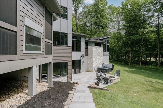8070 Tulip Lane, Chagrin Falls, OH 44023