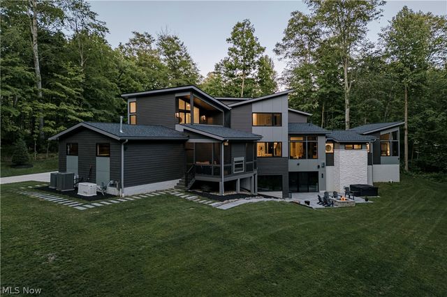 8070 Tulip Lane, Chagrin Falls, OH 44023
