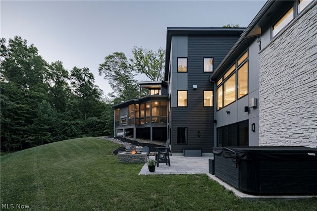 8070 Tulip Lane, Chagrin Falls, OH 44023