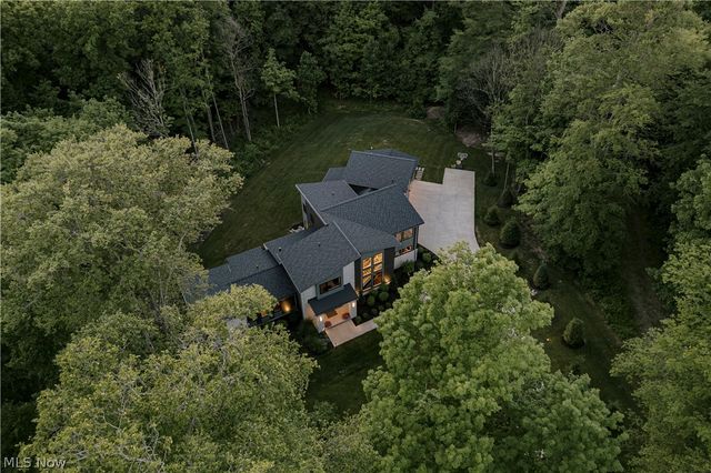 8070 Tulip Lane, Chagrin Falls, OH 44023