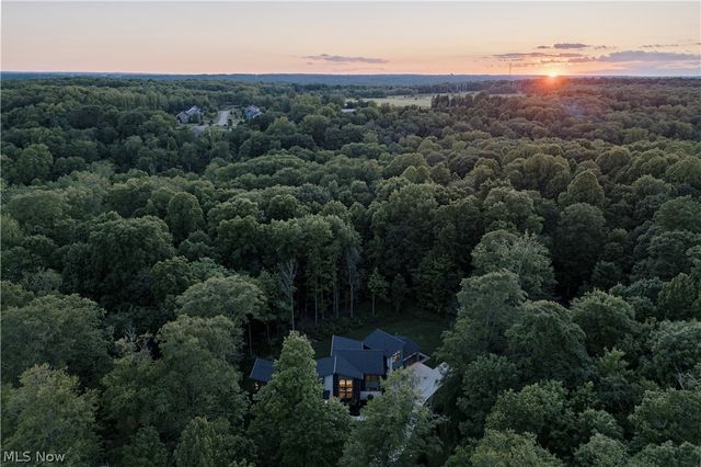 8070 Tulip Lane, Chagrin Falls, OH 44023