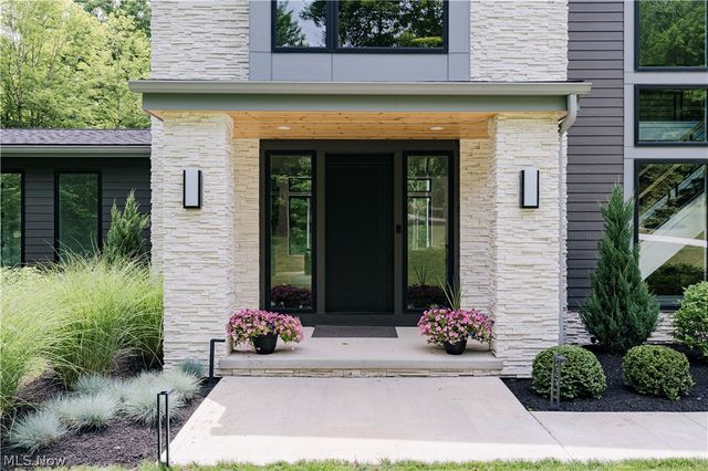 8070 Tulip Lane, Chagrin Falls, OH 44023