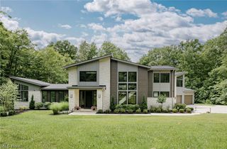 8070 Tulip Lane, Chagrin Falls, OH 44023