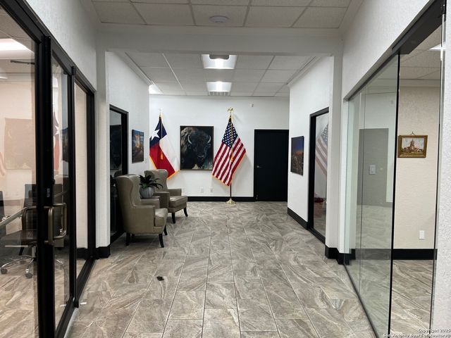 5711 Northwest Parkway, San Antonio, TX 78249