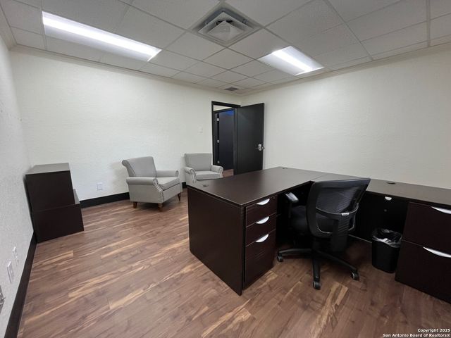 5711 Northwest Parkway, San Antonio, TX 78249