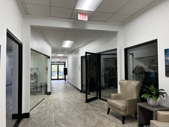 5711 Northwest Parkway, San Antonio, TX 78249