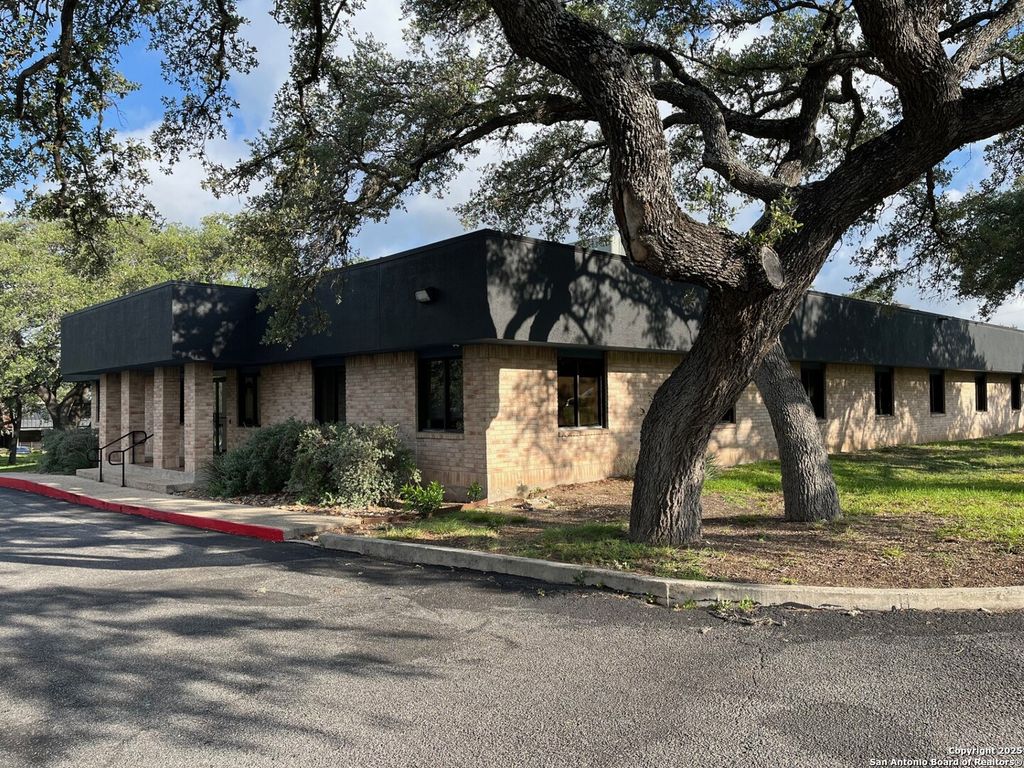 5711 Northwest Parkway, San Antonio, TX 78249