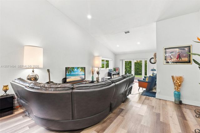 3913 NW 72nd Lane, Coral Springs, FL 33065