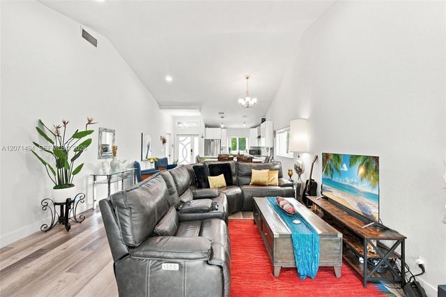 3913 NW 72nd Lane, Coral Springs, FL 33065