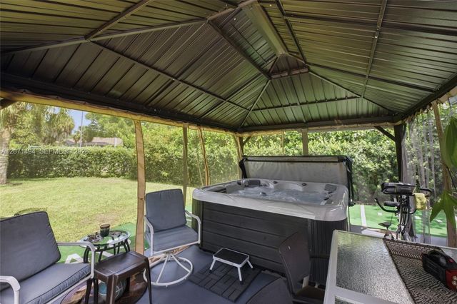 3913 NW 72nd Lane, Coral Springs, FL 33065