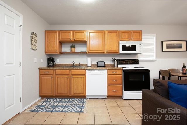 94 Church Road, Fairview, NC 28730