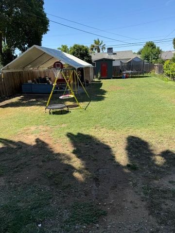 328 E 20th St, Merced, CA 95340