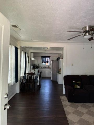 328 E 20th St, Merced, CA 95340