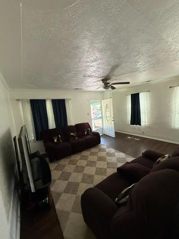328 E 20th St, Merced, CA 95340