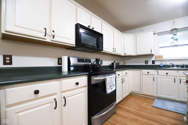 8240 Gathering Circle, Indianapolis, IN 46259