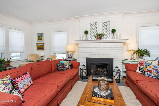 1497 Regent Street, Niskayuna, NY 12309