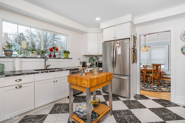 1497 Regent Street, Niskayuna, NY 12309