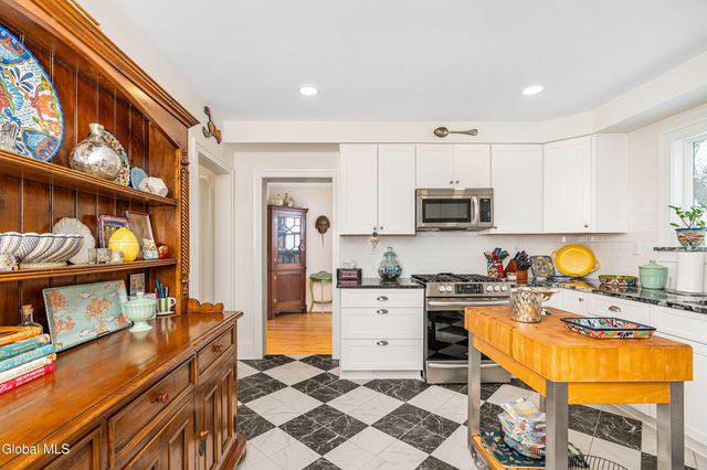 1497 Regent Street, Niskayuna, NY 12309