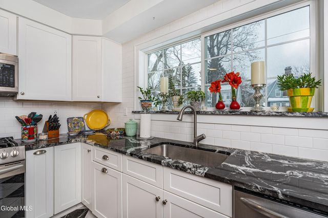 1497 Regent Street, Niskayuna, NY 12309