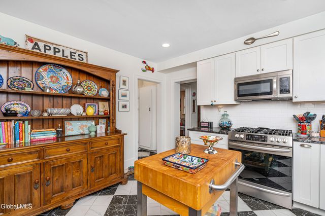 1497 Regent Street, Niskayuna, NY 12309