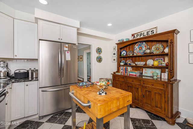 1497 Regent Street, Niskayuna, NY 12309