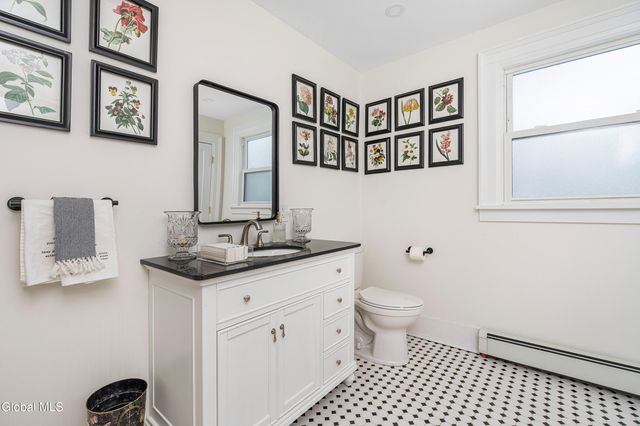 1497 Regent Street, Niskayuna, NY 12309