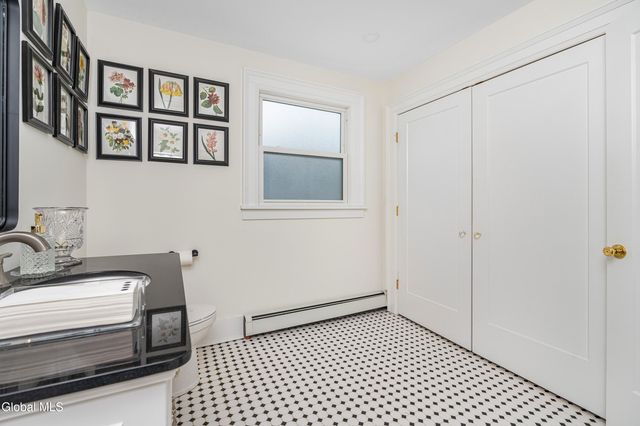 1497 Regent Street, Niskayuna, NY 12309