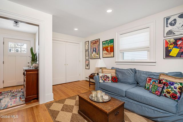 1497 Regent Street, Niskayuna, NY 12309